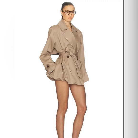 Helsa Short Bubble Hem Trench in Stone S - Picture 3 of 13